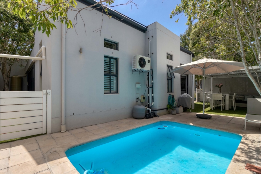 To Let 4 Bedroom Property for Rent in Schonenberg Western Cape